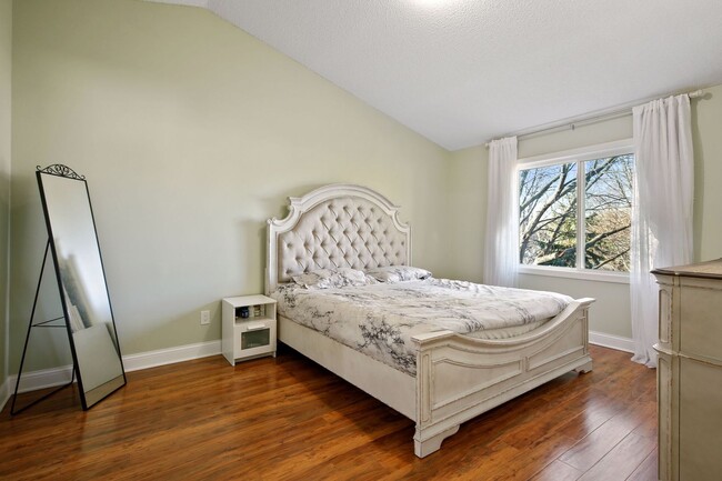 Building Photo - Pet-Friendly 3BR - 1/3.4 House in Apple Va...