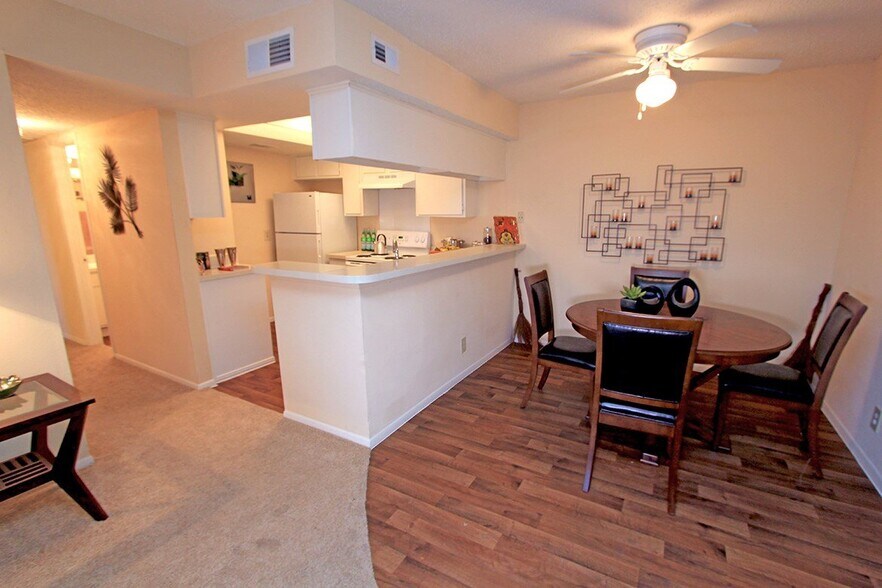 Building Photo - 7117 Wood Hollow Dr