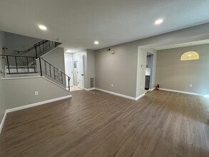 Building Photo - 79 Greenbrook Dr