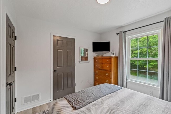 Building Photo - 444 Grand Ridge Dr