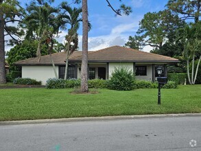 Building Photo - 435 Pine Villa Dr
