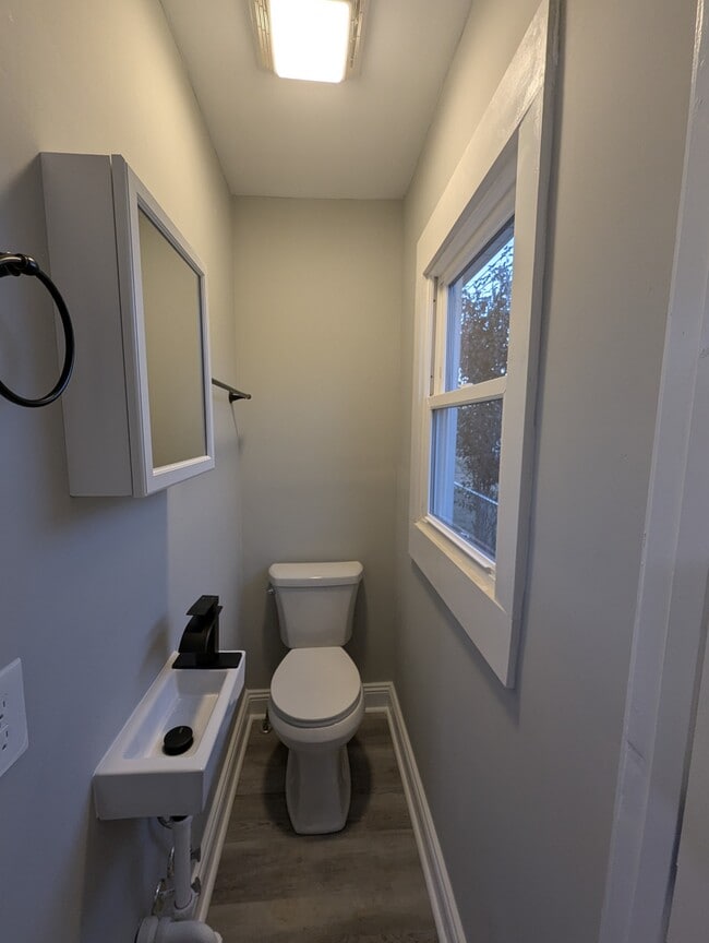 Building Photo - 706 Zane Perkins Dr