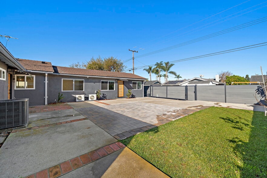 Building Photo - 5591 Heil Ave