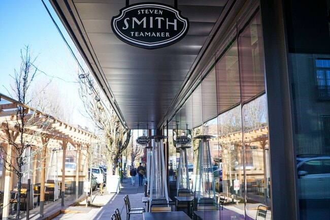 Building Photo - Stunning 1931 Townhome with Original Details You've GOT to See!