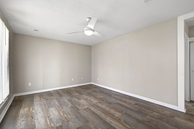 Building Photo - 2831 Hyannis Dr