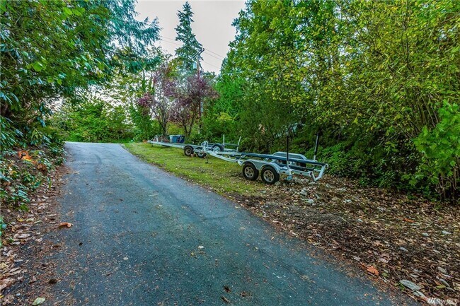 Building Photo - Stunning Lake Sammamish 50 Foot Waterfront...