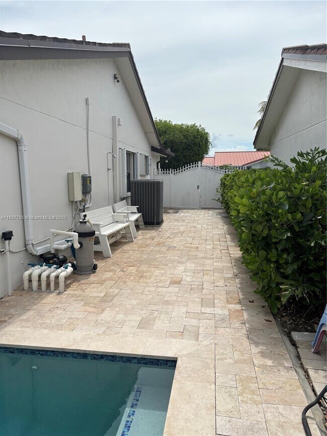 Building Photo - 1065 NW 127th Path