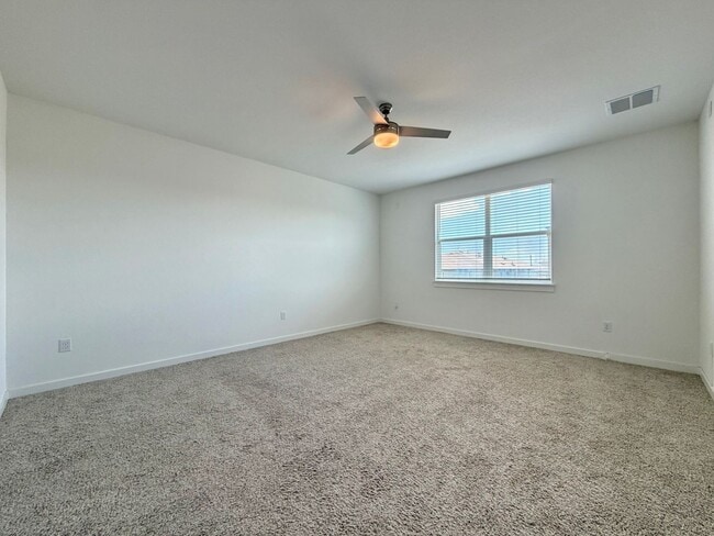 Building Photo - 2901 Louris Ln