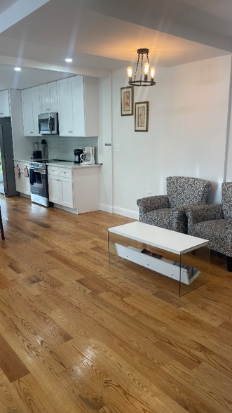 Building Photo - 16 N Main St