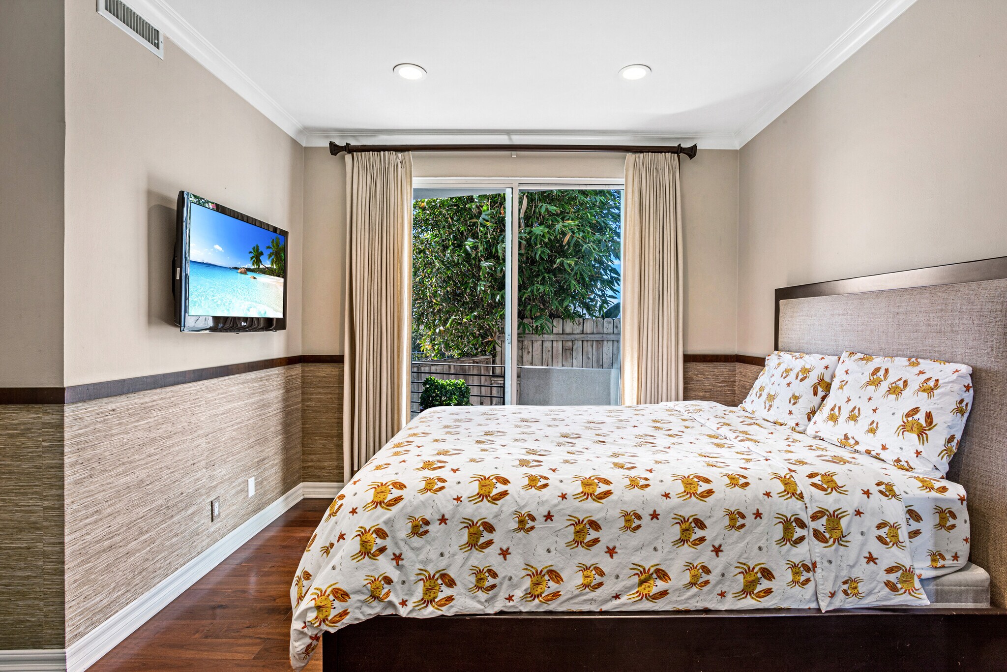 Building Photo - 318 26th St