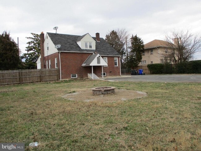 Building Photo - 5945 Franconia Rd