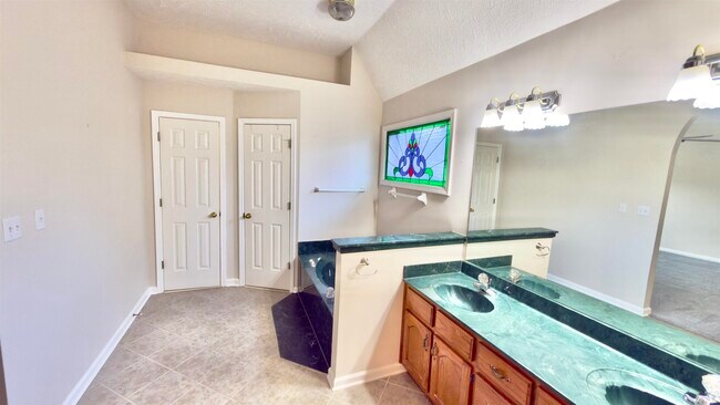 Building Photo - 275 Home Pl