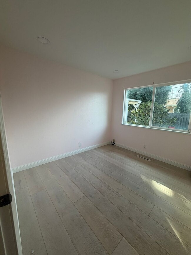 Building Photo - Beautiful Fremont Home for Rent – Prime Location