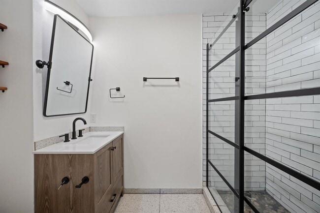 Building Photo - 6305 Clubway Ln