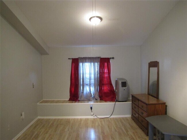 Building Photo - 7807 N Matanzas Ave