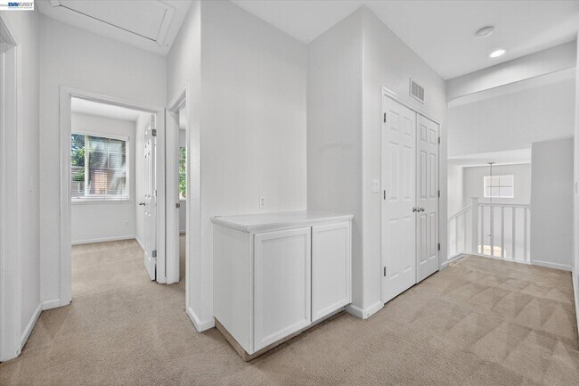 Building Photo - 244 Balsam St