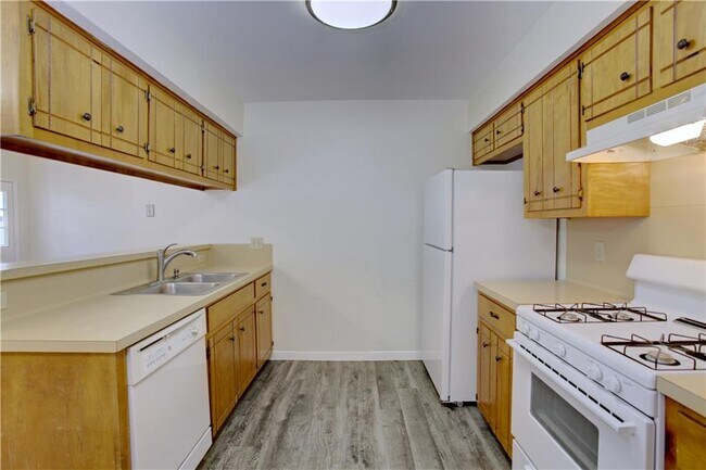 Building Photo - 1409 Waterloo Tr