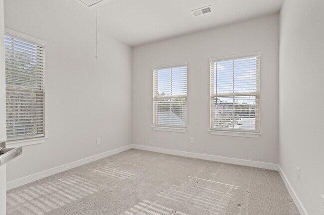 Building Photo - 117 Eagle Wood Dr