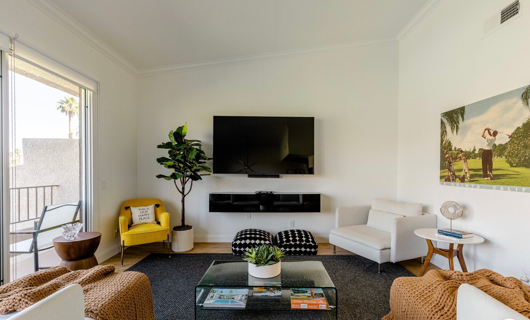 High vaulted ceilings create a larger Visual space - 55513 Winged Foot