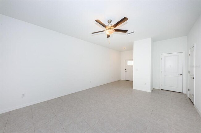 Building Photo - 8327 Crescent Oaks Dr