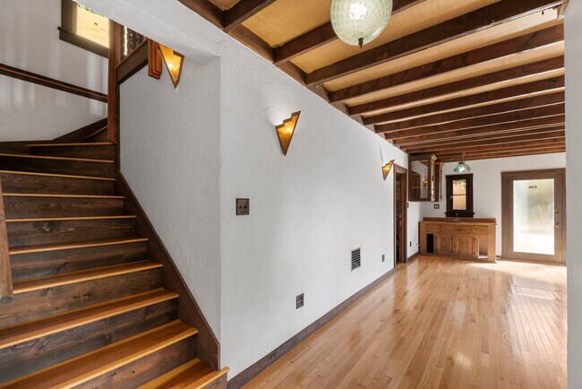 Building Photo - 1409 Avon Park Ter