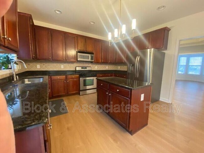 Building Photo - 2916 Chatelaine Pl