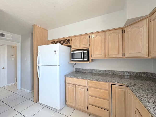 Building Photo - Northeast El Paso 3 Bed Refrig A/C!