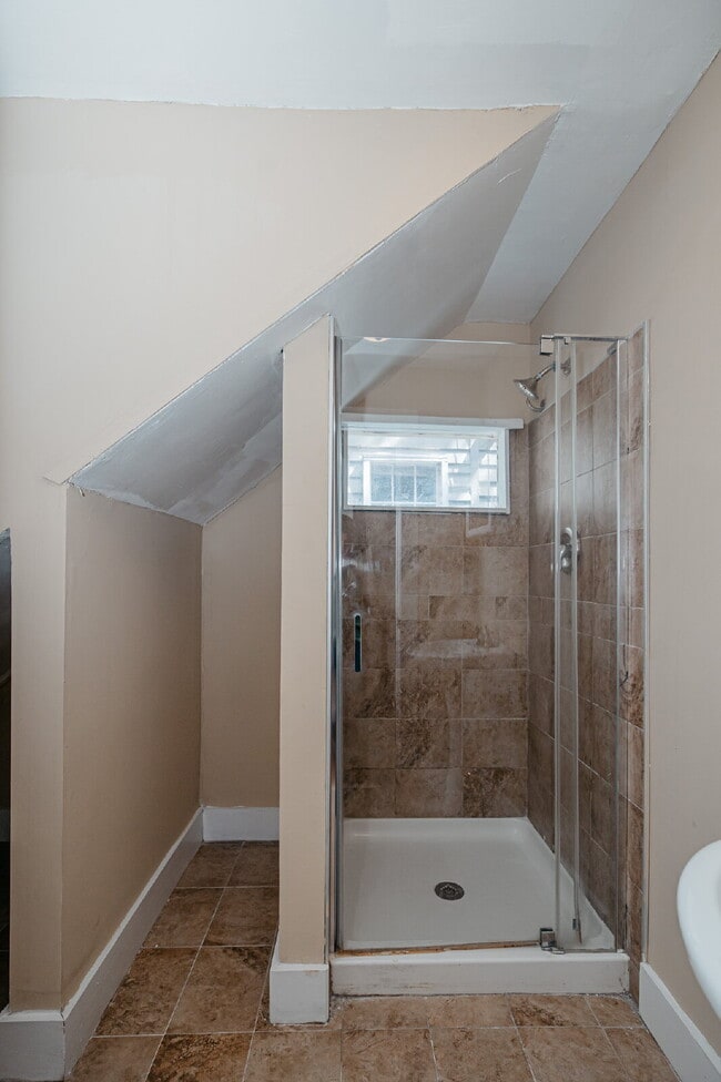 Building Photo - Renovated 2 Bed 2 Bath Charleston Victorian Home
