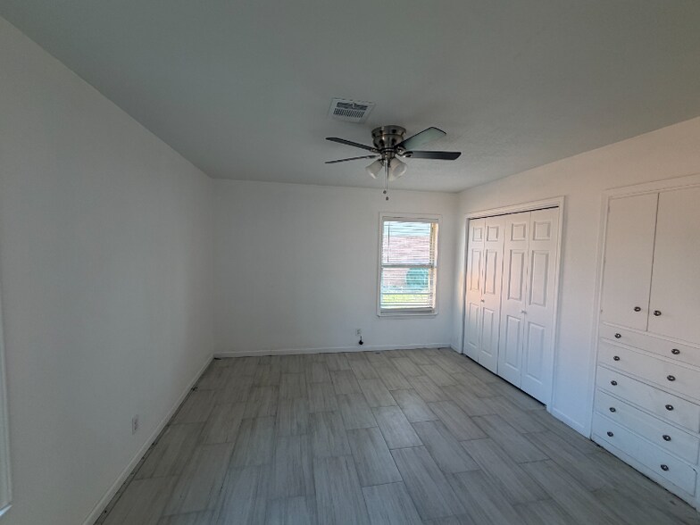 Building Photo - 229 E Langley Blvd