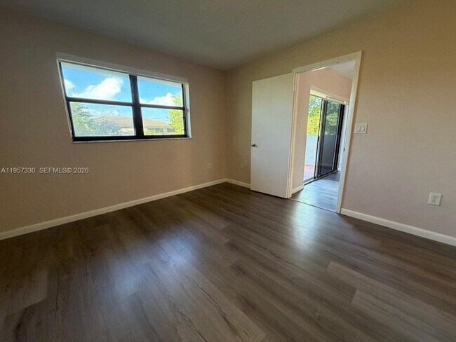 Building Photo - 9971 Nob Hill Pl