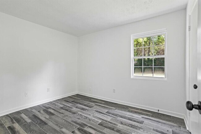 Building Photo - 5142 Huxley Rd