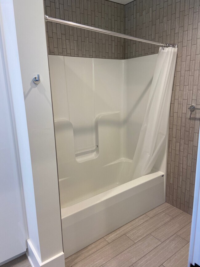 Building Photo - 237 Stuart Ave