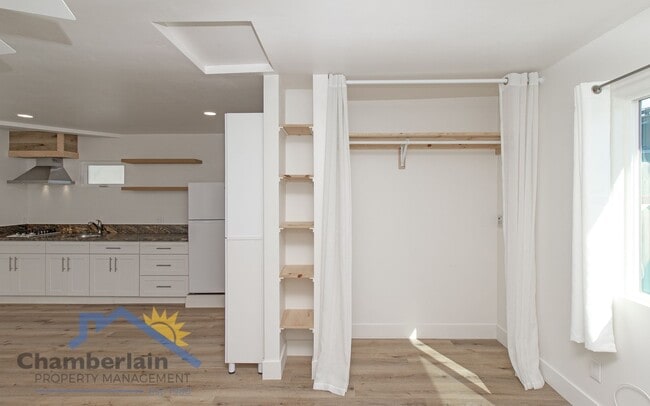 Building Photo - Studio in Oceanside!