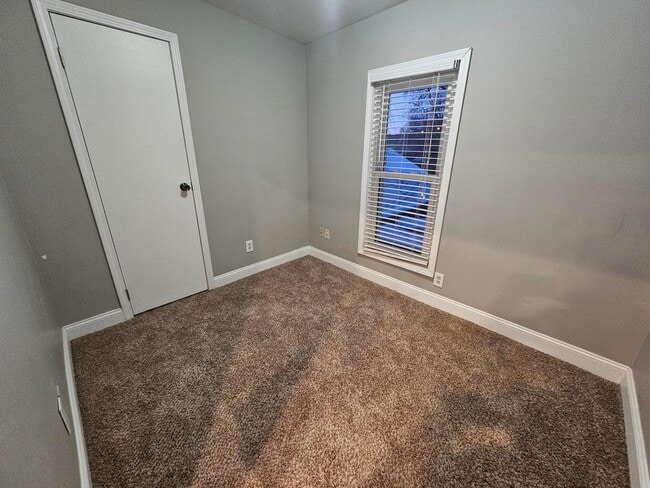 Building Photo - 402 W 3rd Ave