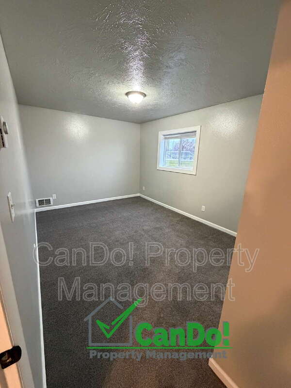 Building Photo - 225 Carol Dr