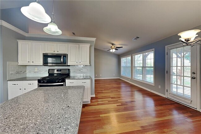 Building Photo - 1012 Fairmont Park Dr