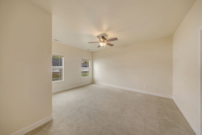 Building Photo - 832 Montclair Dr