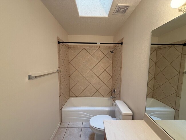 Building Photo - 3 Bedroom Home Near Louisiana Blvd NE & Paseo Del Norte Blvd NE!