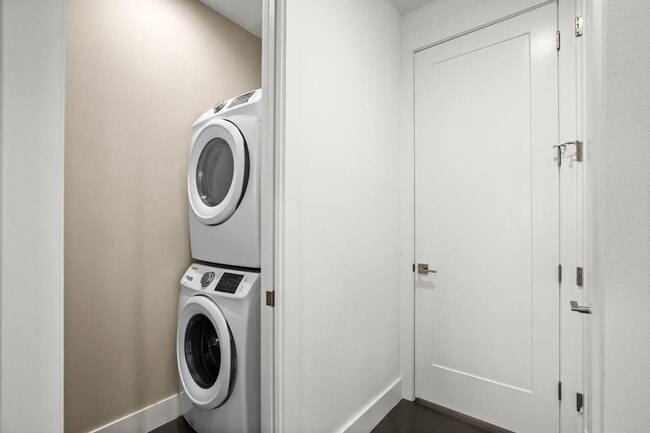 Building Photo - 4608 Santa Anna St