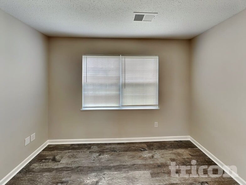 Building Photo - 136 Cherry Laurel Dr