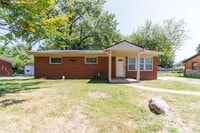 Building Photo - 432 Woodview Dr
