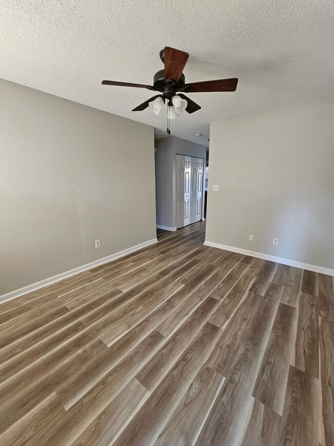 Building Photo - 2 BR Condo in Thomasville!