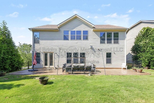 Building Photo - 747 Coralbell Way