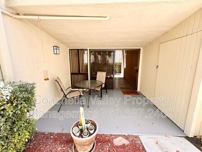 Building Photo - 1655 E Palm Canyon Dr