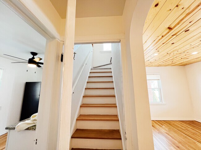 Building Photo - 4530 Wood Ave