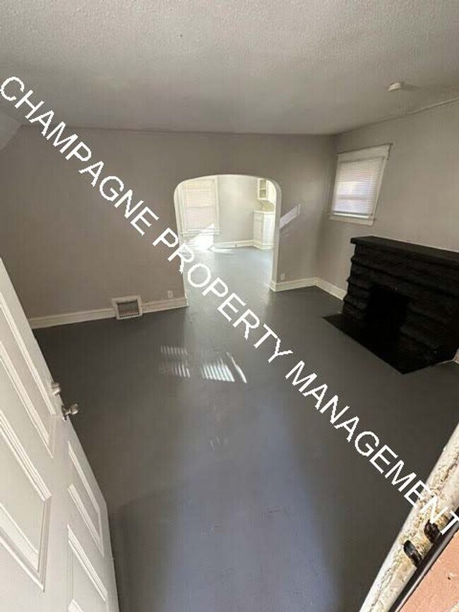 Building Photo - Updated Single Family Home in KC