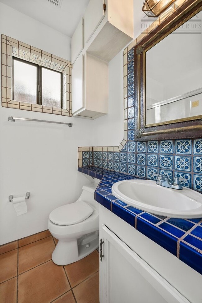 Building Photo - Santa Fe Charm on Camino Capitan