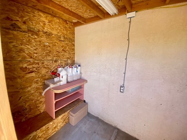 Building Photo - REMODELED TOWNHOME FOR RENT!