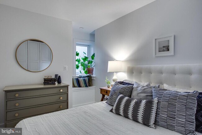 Building Photo - 22 Bryant St NW