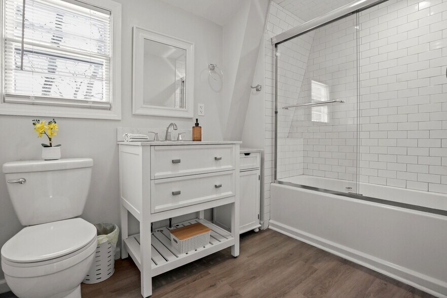 Building Photo - 22 Bonazzo Dr